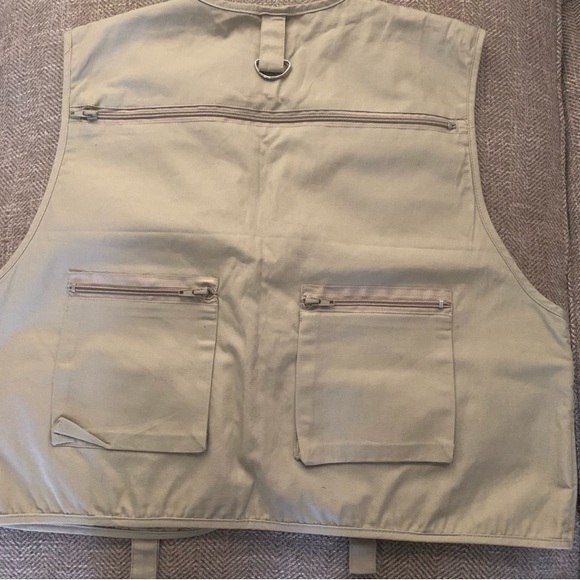 Excellent Preowned Condition Crystal River Fishing Vest Size Medium. Very nice - Picture 2 of 7